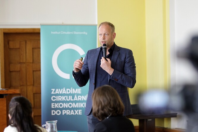 Joan Prummel, strategický poradce pro cirkulární ekonomiku, který stál u realizace Zelených dohod v Nizozemsku.